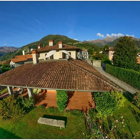 Mina Villa *